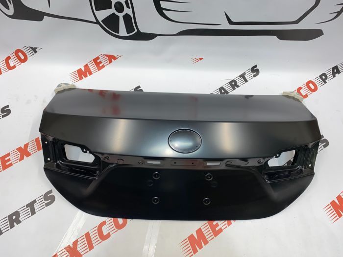 Кришка багажника  5opa Toyota Corolla 2014-2017 (64401-02B20), аналог