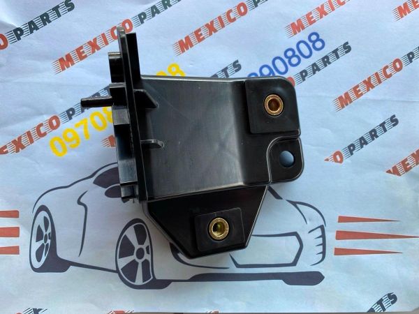 Кріплення переднього бампера/фара ліве Tesla Model S 2012-2023 (106133100b)