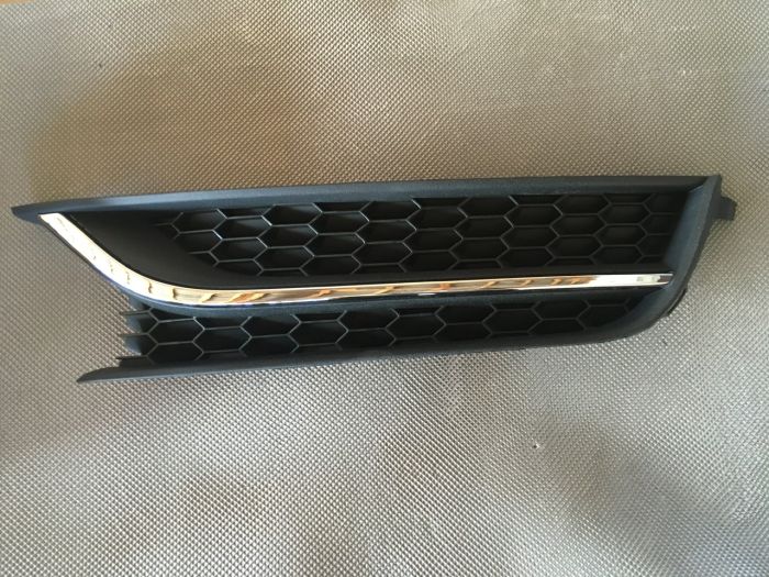 Заглушка протитуманної фари ліва USA Volkswagen Passat B7 2012-2015 (561853665C9B9), аналог