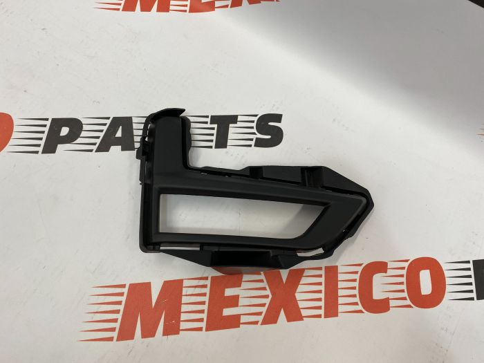 Рамка протитуманної фари права Nissan X-Trail(Rogue) 2017-2020 ( 62256-6FL0B), аналог