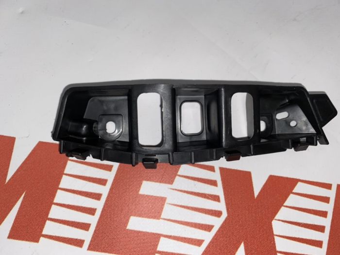 Кріплення переднього бампера ліве  Volkswagen Touareg 2011-2014 (7P6807049), аналог