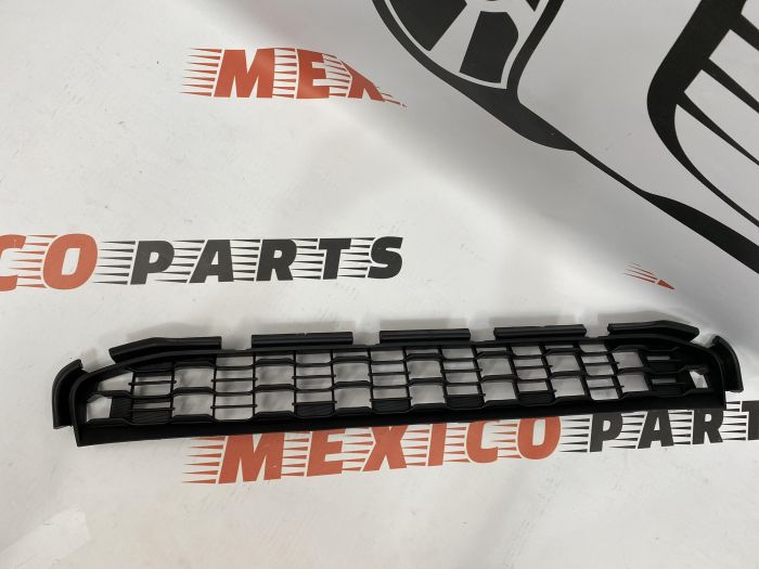 Решітка переднього бампера низ Mitsubishi ASX 2011-2019 (6402A218), аналог