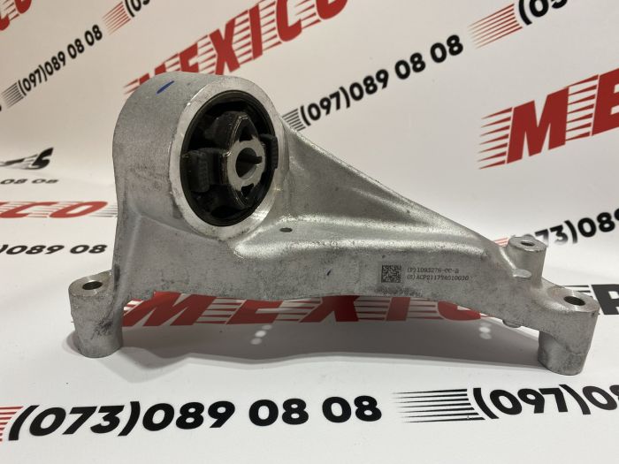 Кріплення заднього двигуна правий Tesla Model 3 2018-2023 (1095337-00-d), аналог
