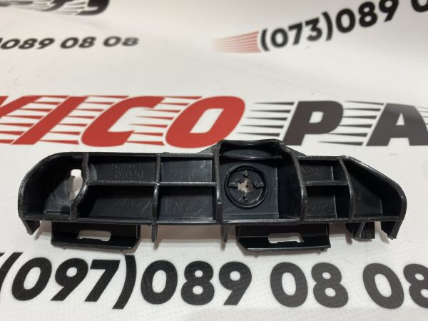 Кріплення заднього бампера праве верхнє Toyota RAV-4 2016-2018 (52563-0R050), аналог