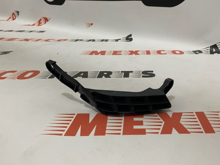 Кріплення заднього бампера праве під ліхтарем Toyota RAV4 2019-2021 (52562-0R070), аналог
