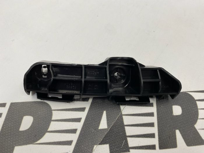 Кріплення заднього бампера праве верхнє Toyota RAV-4 2013-2015 (525620R030), аналог