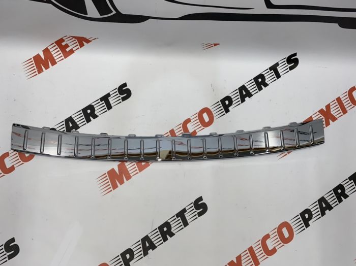 Накладка заднього бампера Volkswagen Touareg  2011-2018 (7P6807787A), аналог