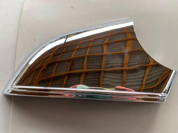 Накладка під дзеркало права Tesla Model S 2016-2021 (2418.3006)