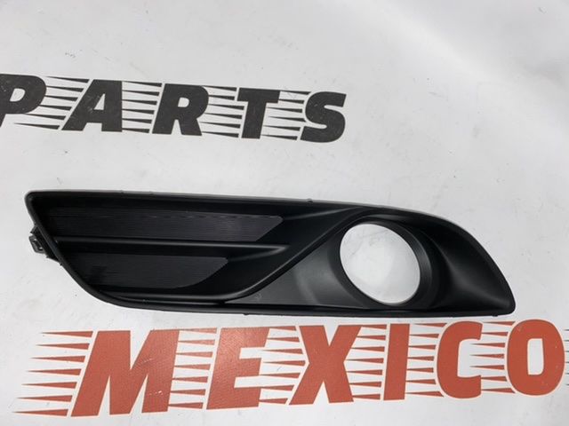 Рамка протитуманної фари ліва Nissan Sentra 2012-2016 (62257-3SH0B), аналог