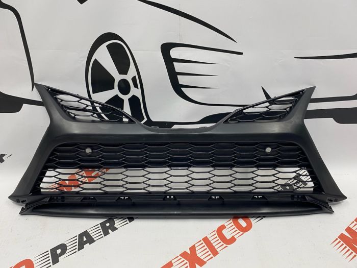 Решітка бампера нижня під парктронік SE/XSE Toyota Camry 2021- (5310206380), аналог