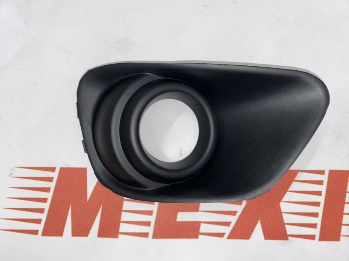 Рамка протитуманної фари права Jeep Compass 2011-2016 (68109870AA), аналог