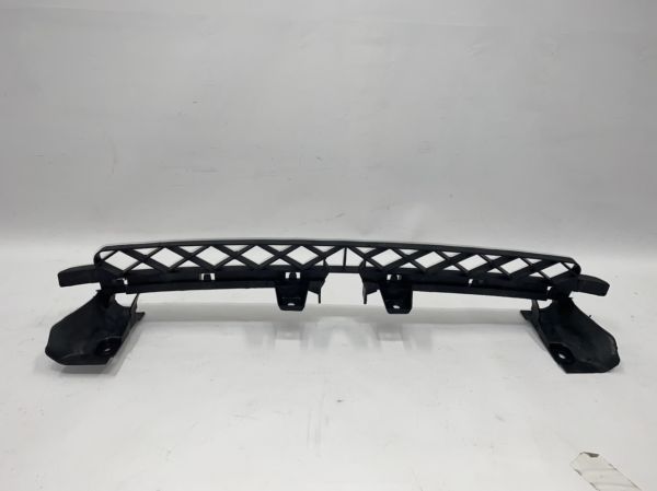 Кріплення решітки радіатора центр Volkswagen Passat B7 2012-2015 (561805705A), аналог