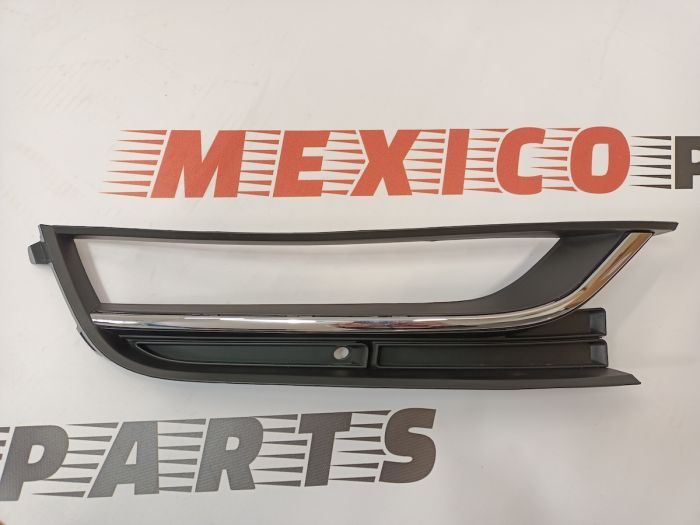 Рамка протитуманної фари права USA Volkswagen Passat B7 2012-2015 (561853666A9B9), аналог