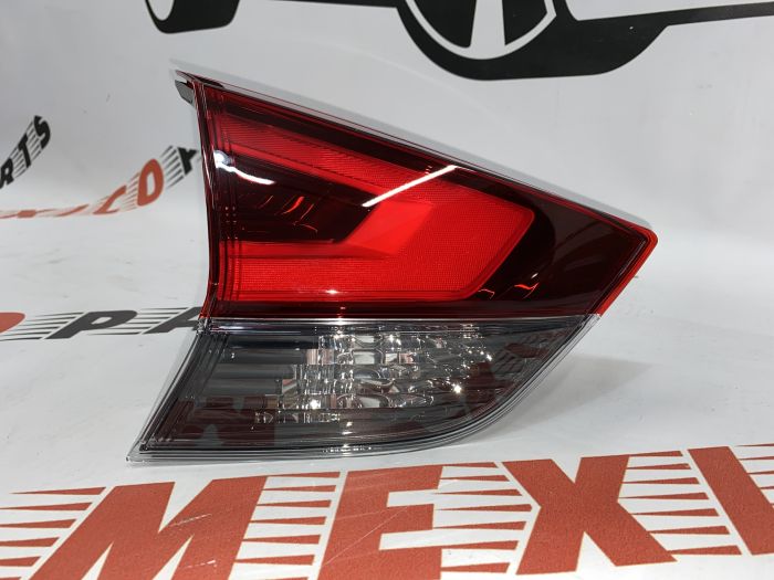 Ліхтар внутрішній лівий LED Nissan X-Trail(Rogue) 2017-2020 (265556FL5A), аналог