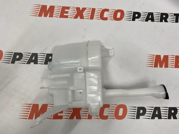Бачок омивача з моторчиком Toyota Camry 2012-2014  (85315-06220), аналог