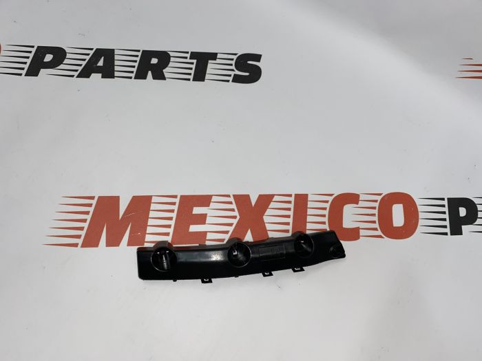 Кріплення переднього бампера праве Nissan X-Trail(Rogue) 2014-2020 (62222-4BA1A), аналог